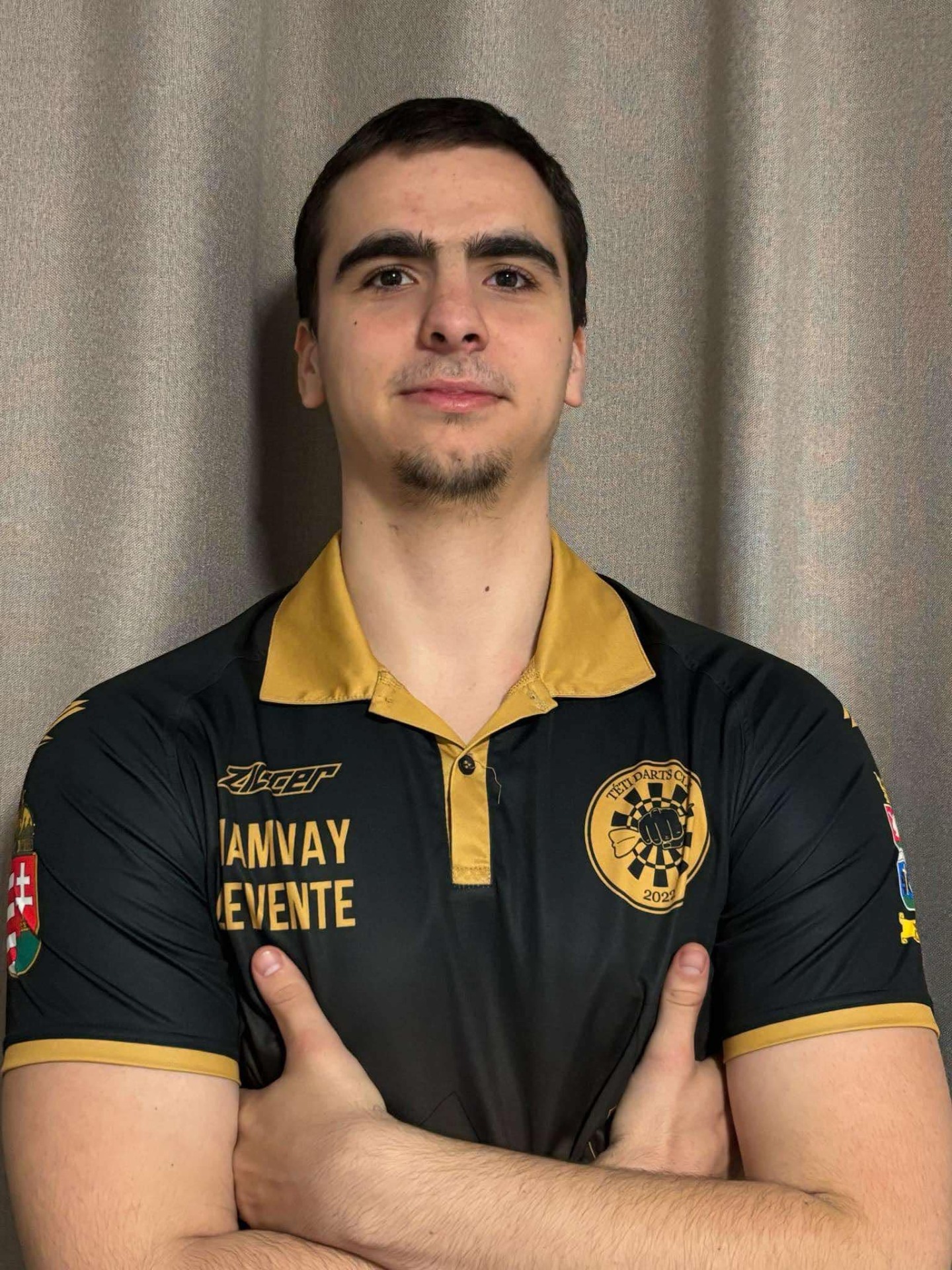 Név: Hamvay Levente Mióta dartsozik: 2020 Január Csatlakozott: 2023.08.29 Nyíl: Target Soft Adrien Lewis 80% 18g