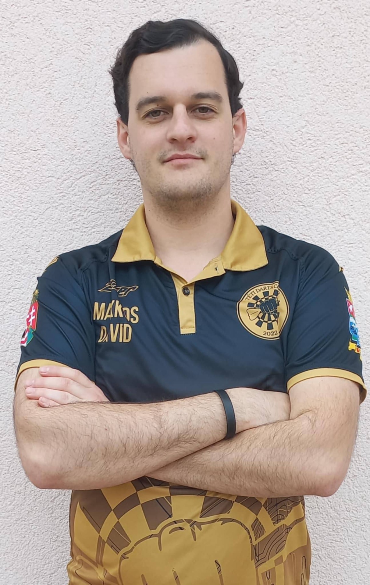 Név: Makkos Dávid Mióta dartsozik: 2022 Csatlakozott: 2023 Nyíl: Winmau Sniper 21g